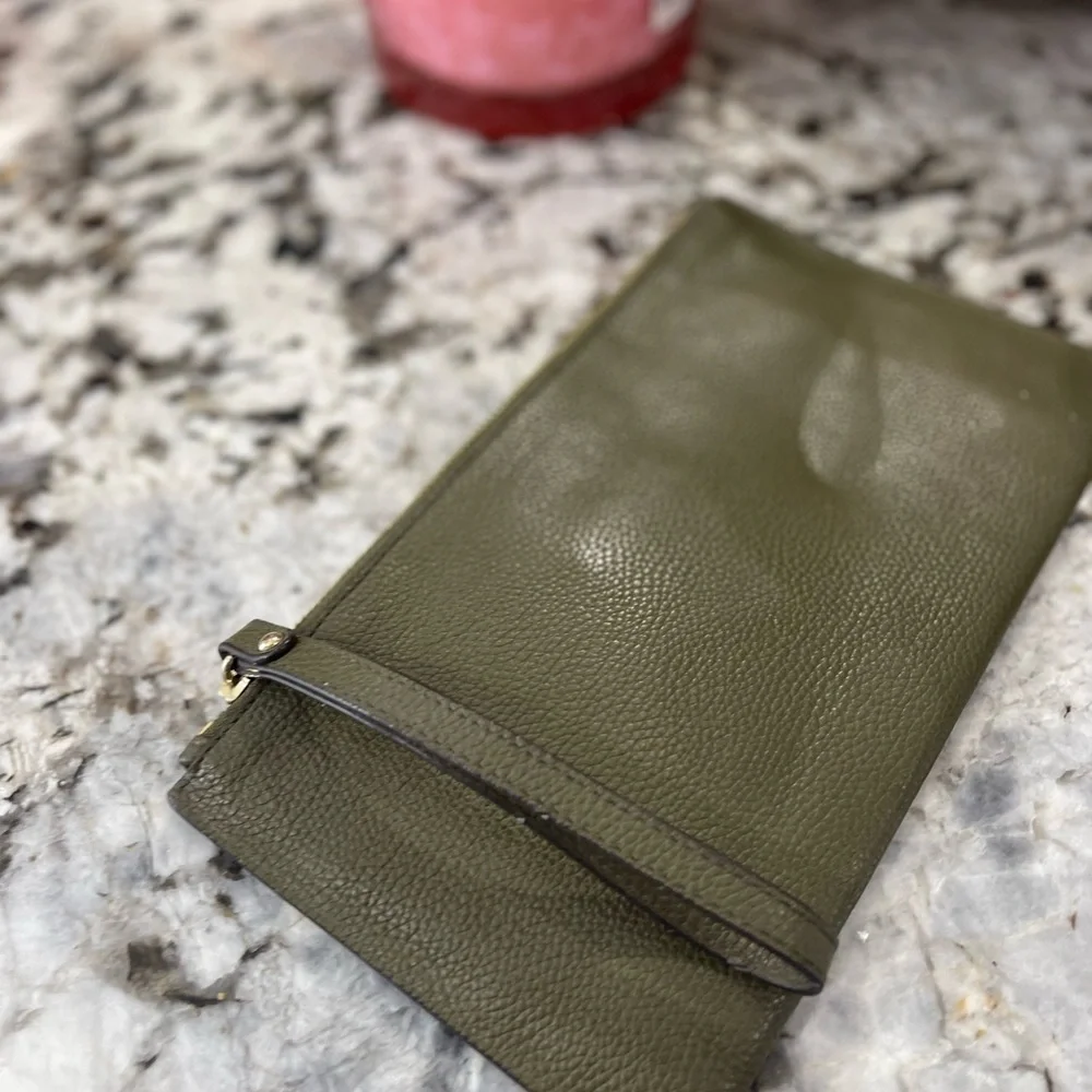 Michael Kors Wristlet woman’s